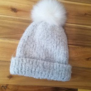 Winter hat silver and white brand Aldo perfect condition